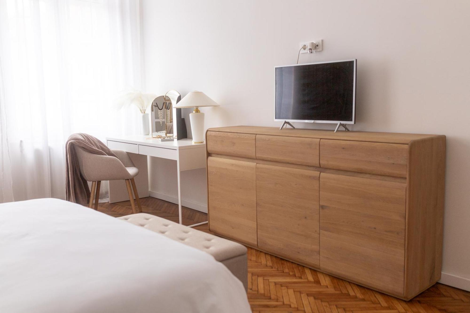 Bleyer Haus Central Apartment Oradea Buitenkant foto