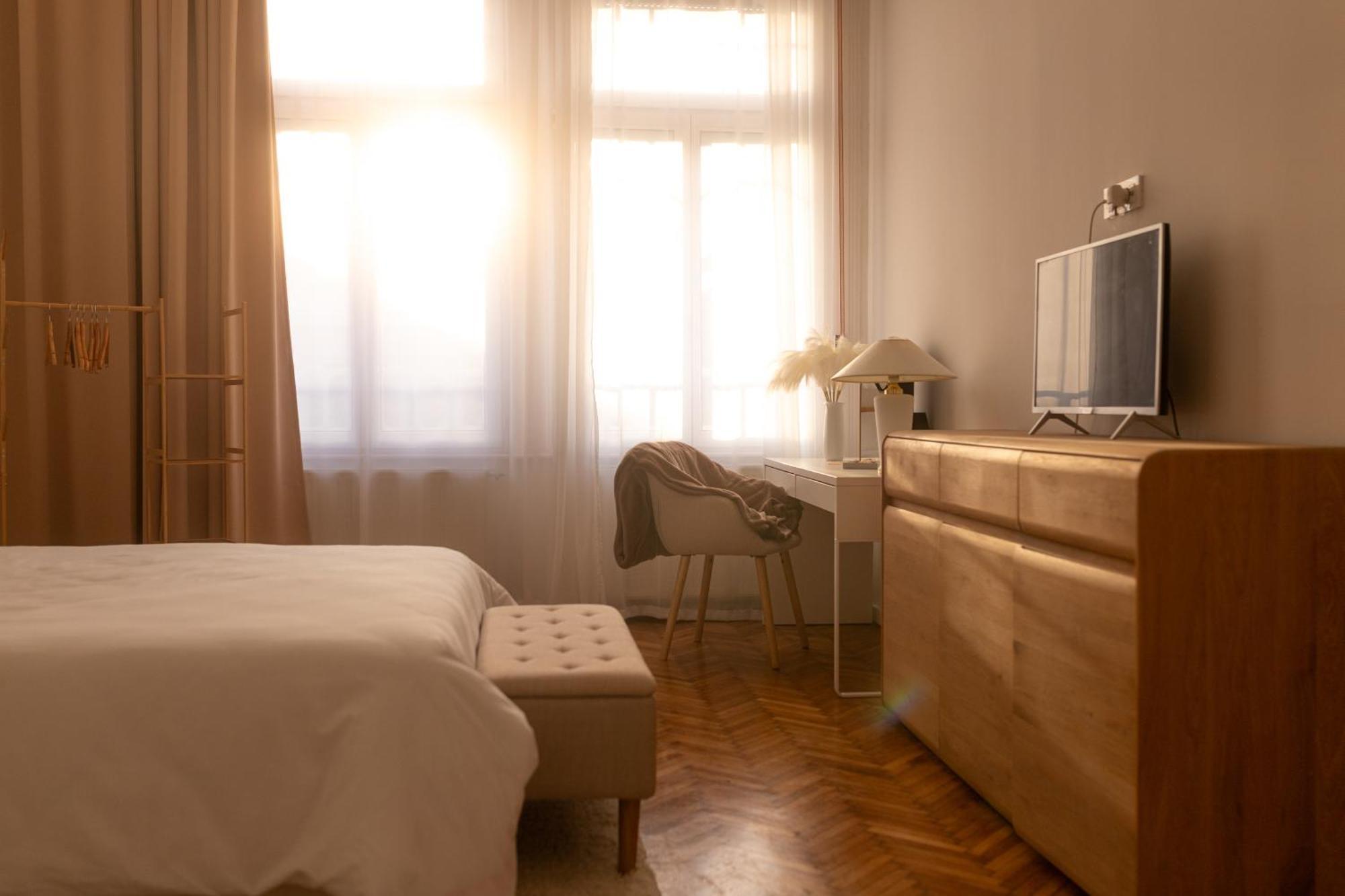 Bleyer Haus Central Apartment Oradea Buitenkant foto