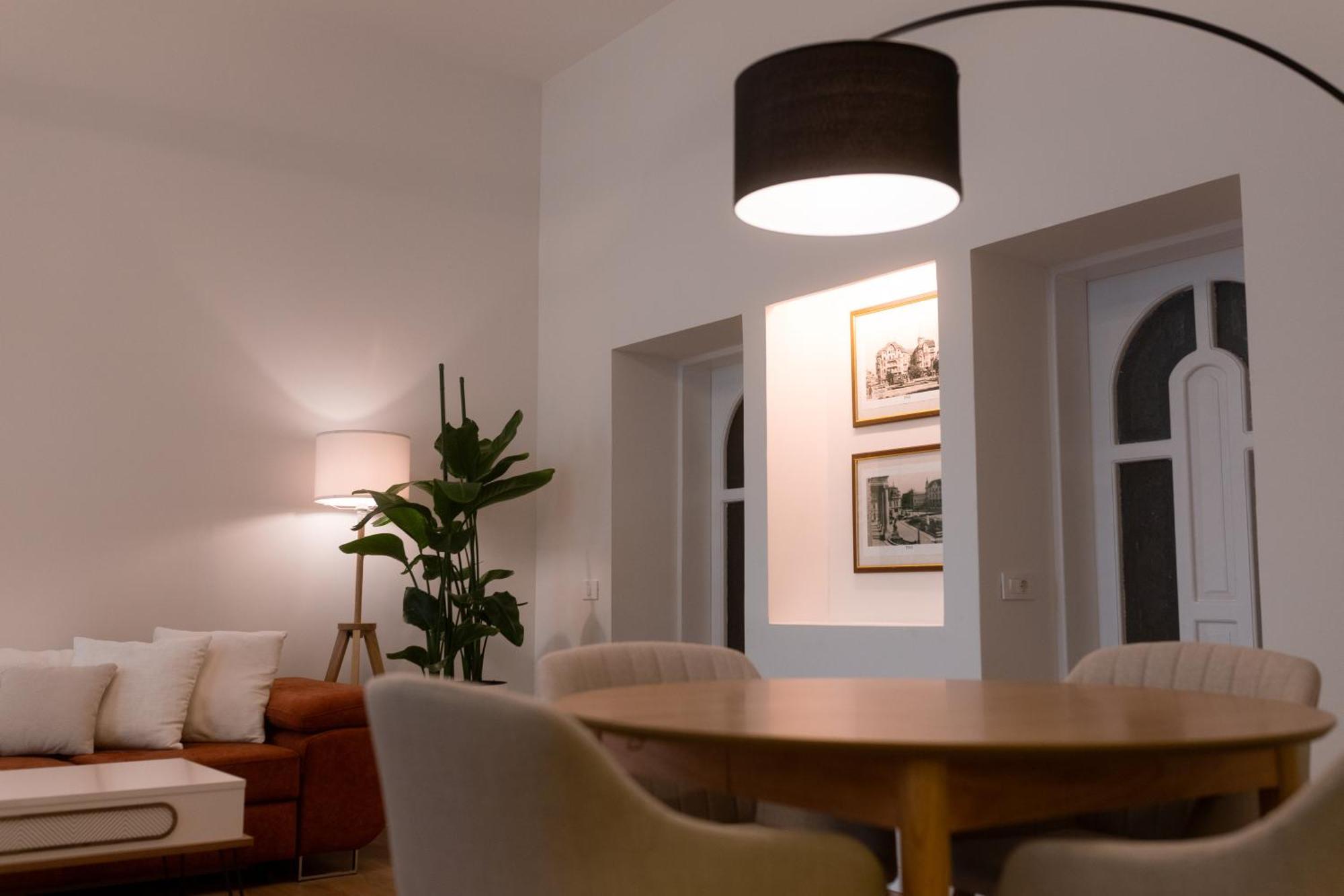 Bleyer Haus Central Apartment Oradea Buitenkant foto
